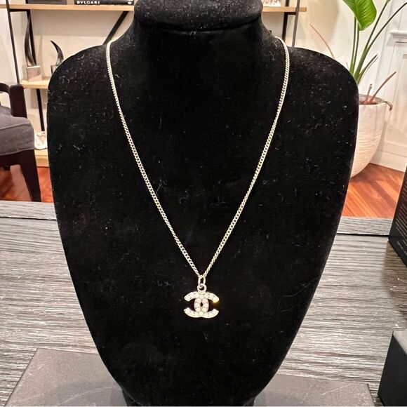 CHANEL 
Crystal Timeless CC Necklace Silver - Picture 1 of 5